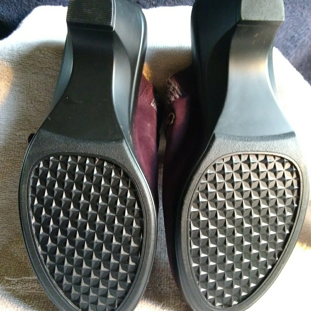White Mountain shoes - Picture 3 of 3